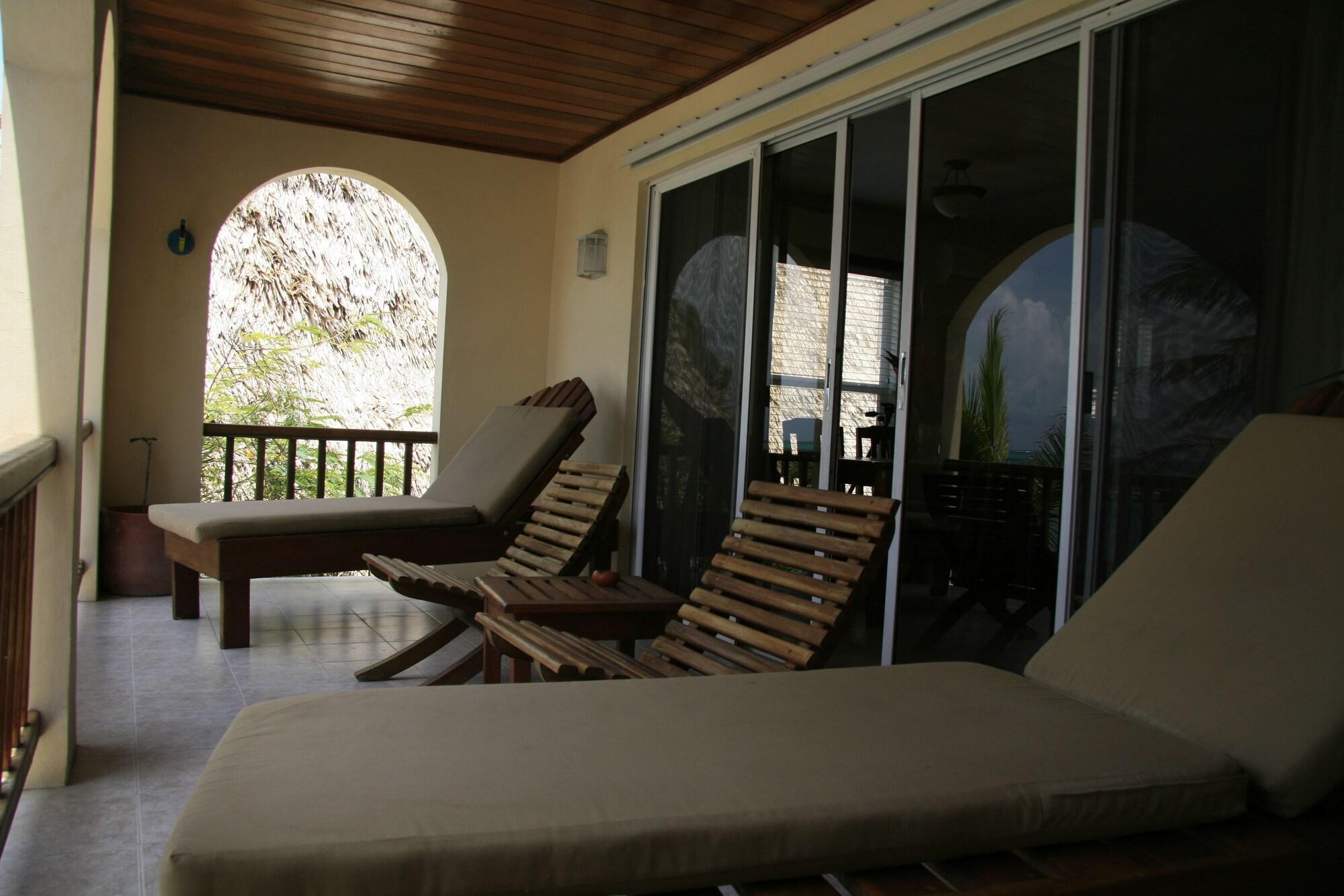 The Palms Oceanfront Suites San Pedro  Exteriör bild